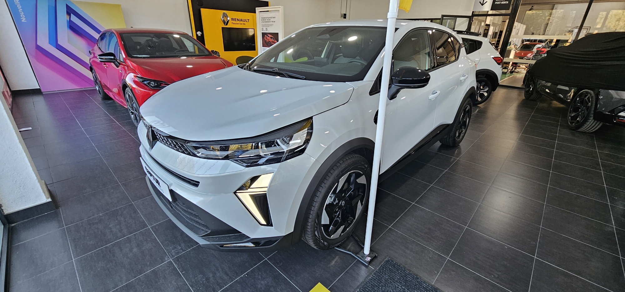 Renault Captur TECHNO E-TECH 117KW 160CV foto 2